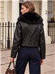 Chaqueta biker efecto piel con cuello de pelo