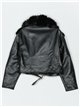 Chaqueta biker efecto piel con cuello de pelo