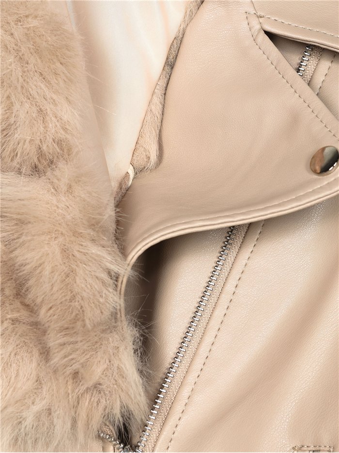 Chaqueta biker efecto piel con cuello de pelo