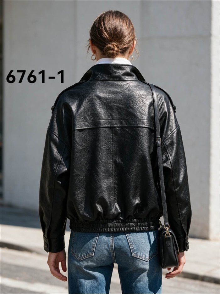 Chaqueta bomber efecto piel cuello alto