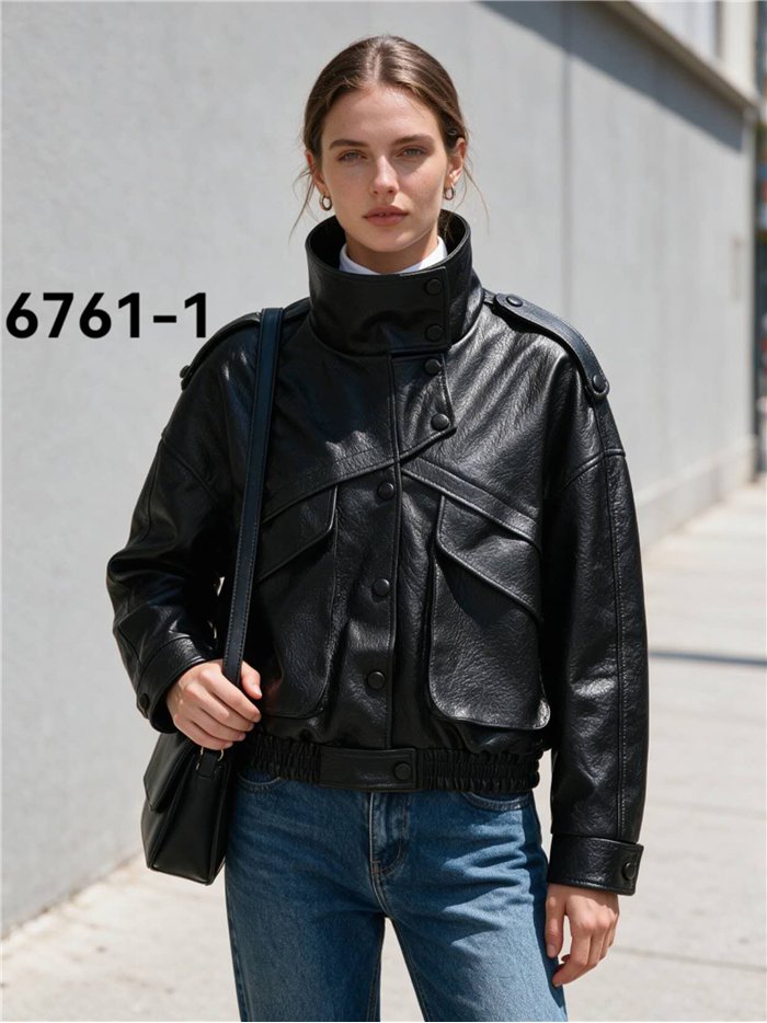 Chaqueta bomber efecto piel cuello alto