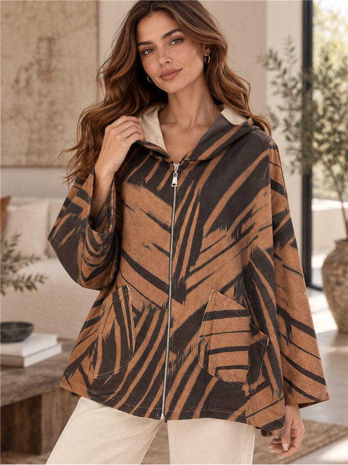 Chaqueta estampada talla grande con capucha