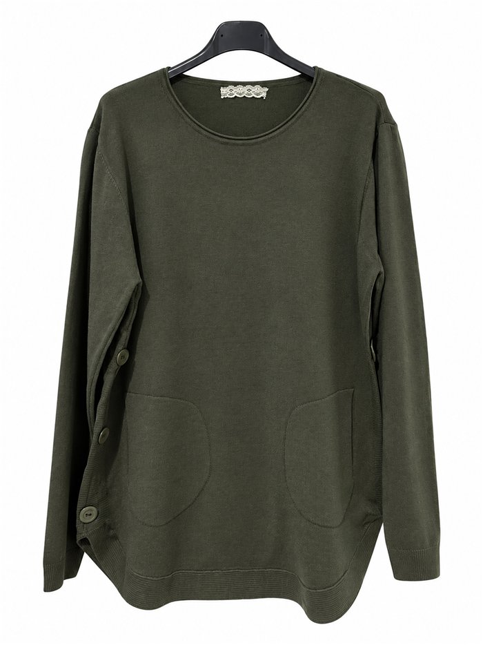 Pull à poches et boutons latéraux