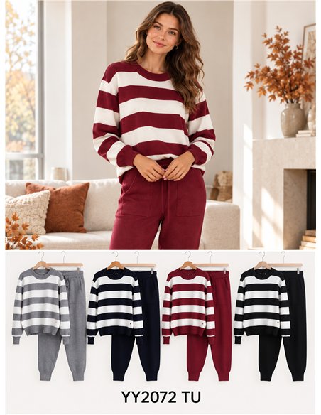 Conjunto jersey rayas y pantalón jogger