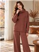 Set aus geripptem Rollkragenpullover und weit geschnittener Hose