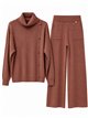 Set aus geripptem Rollkragenpullover und weit geschnittener Hose