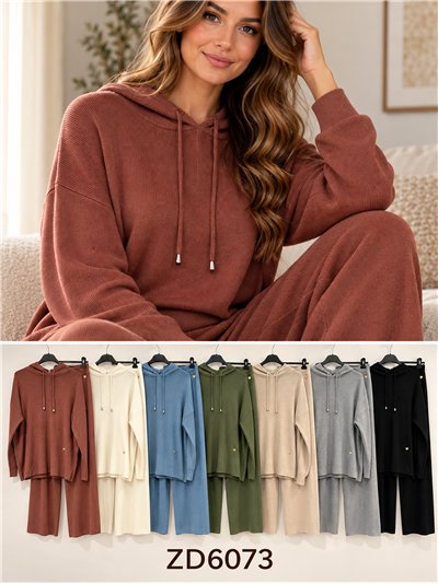 Set aus übergroßem Kapuzenpullover und weit geschnittener Hose 2