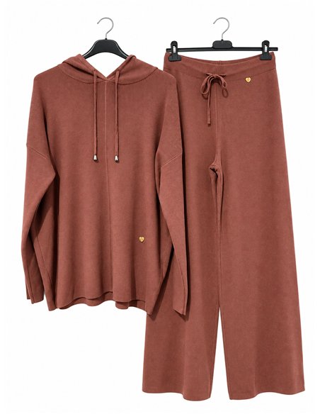 Set aus übergroßem Kapuzenpullover und weit geschnittener Hose