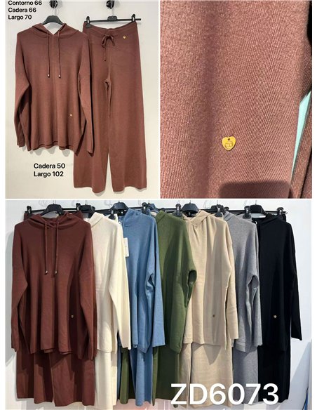 Set aus übergroßem Kapuzenpullover und weit geschnittener Hose