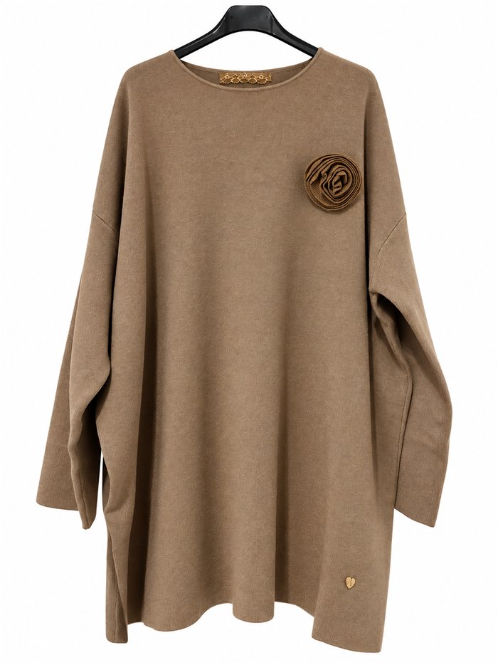 Jersey largo amplio con flor aplicada