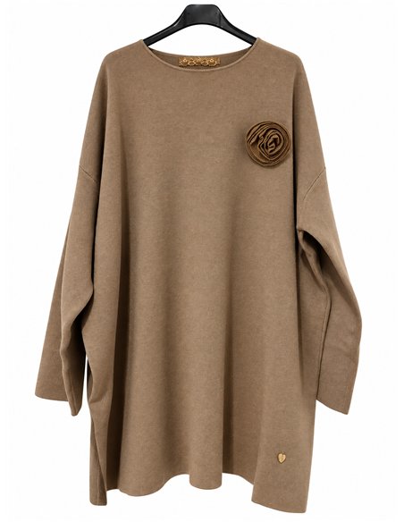 Jersey largo amplio con flor aplicada