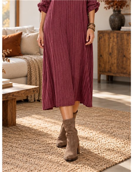 Vestido midi de punto canalé con collar