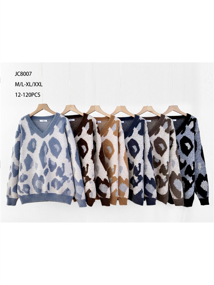 Maglione con scollo a V e stampa animalier in morbida pelliccia.