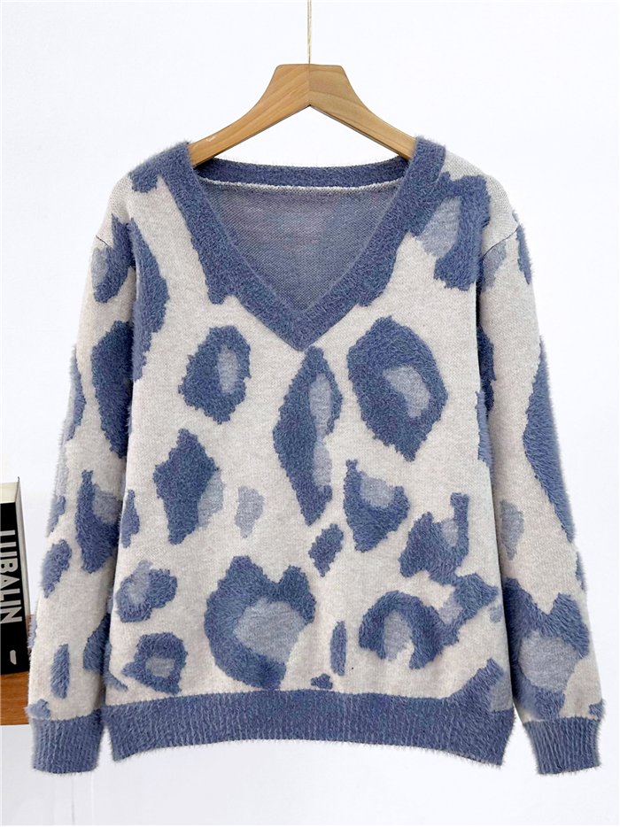 Maglione con scollo a V e stampa animalier in morbida pelliccia.