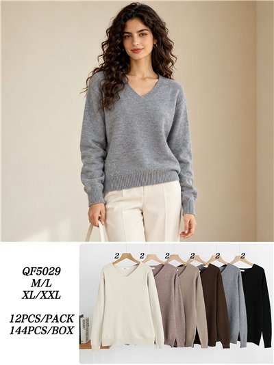 Essential V-neck knit sweater 2
