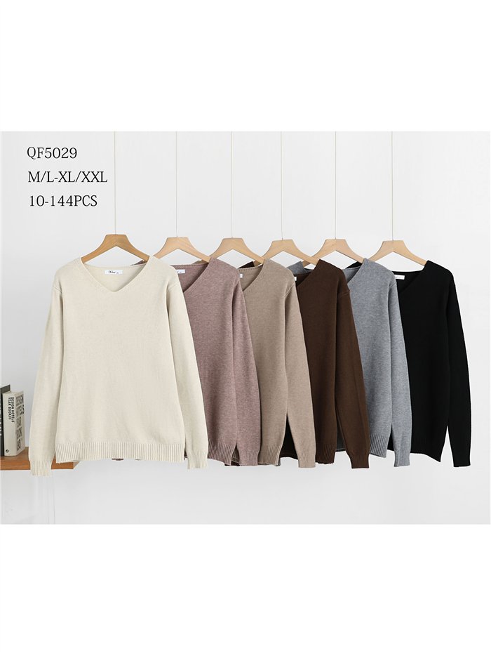 Essential V-neck knit sweater