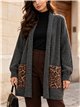 Langer Strickcardigan mit Taschen im Tiermuster