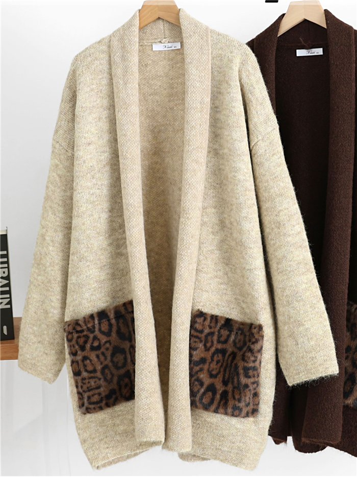 Langer Strickcardigan mit Taschen im Tiermuster