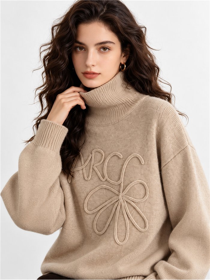 Jersey amplio bordado floral cuello alto