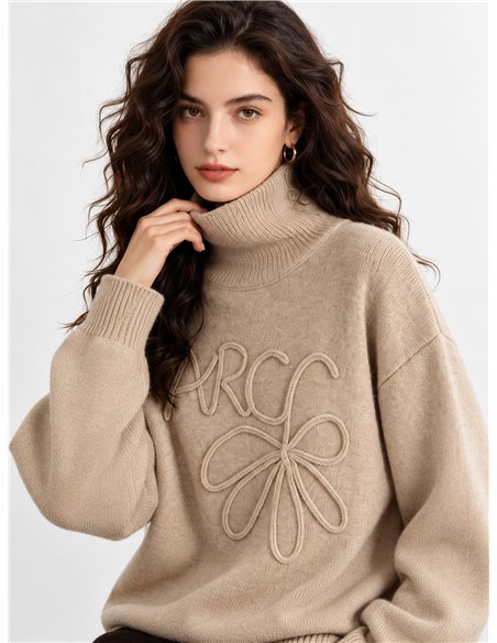 Jersey amplio bordado floral cuello alto
