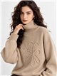 Jersey amplio bordado floral cuello alto