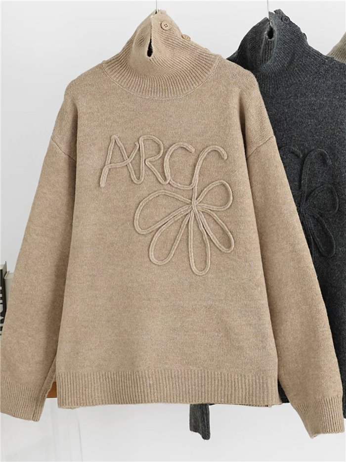 Jersey amplio bordado floral cuello alto
