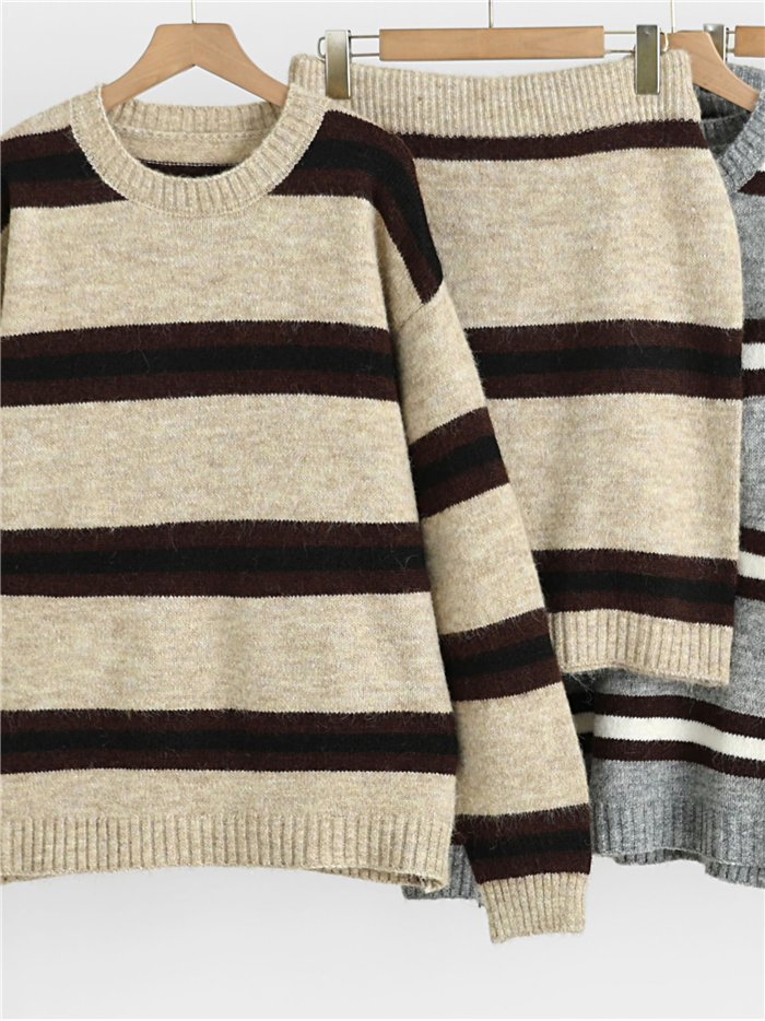 Conjunto de jersey rayas y falda corta