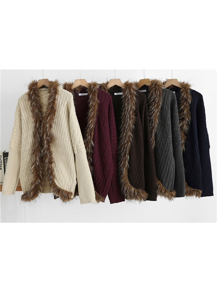 Long cardigan en maille bordé de fourrure