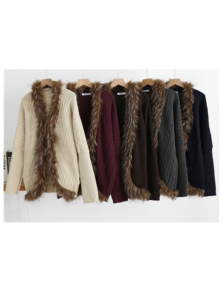 Long cardigan en maille bordé de fourrure