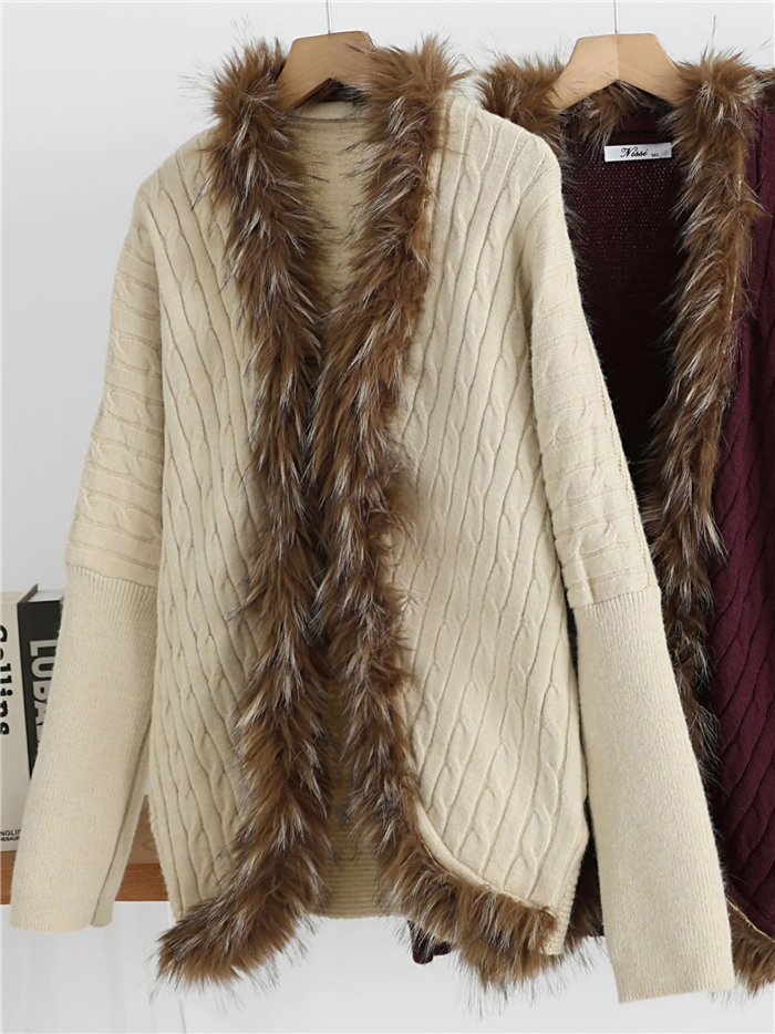 Long cardigan en maille bordé de fourrure
