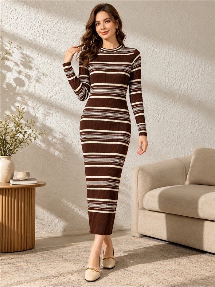 Robe longue en maille à fines rayures