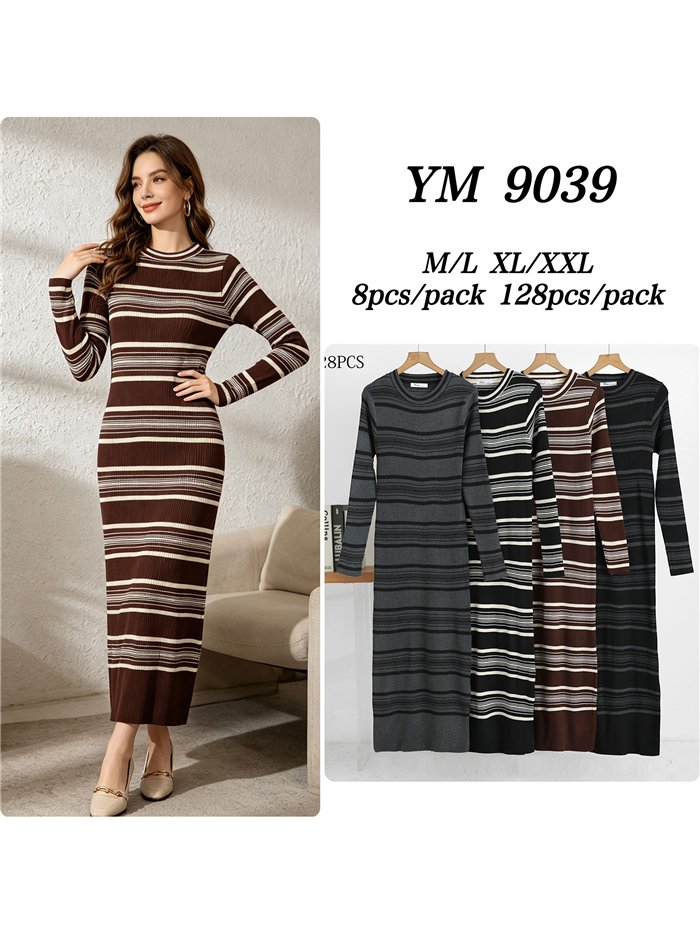 Robe longue en maille à fines rayures