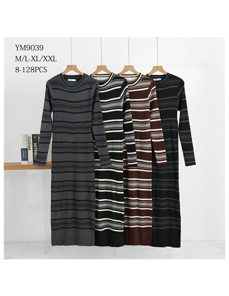 Robe longue en maille à fines rayures