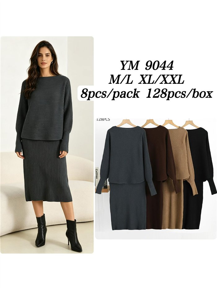 Set aus geripptem Strickpullover und Trägerkleid