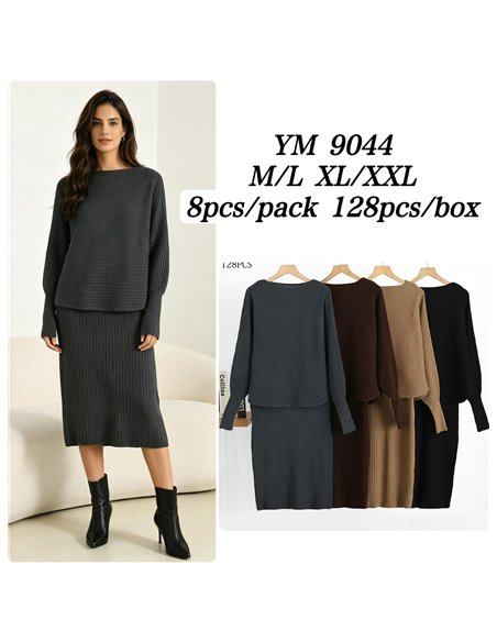 Set aus geripptem Strickpullover und Trägerkleid