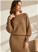 Set aus geripptem Strickpullover und Trägerkleid