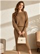 Set aus geripptem Strickpullover und Trägerkleid