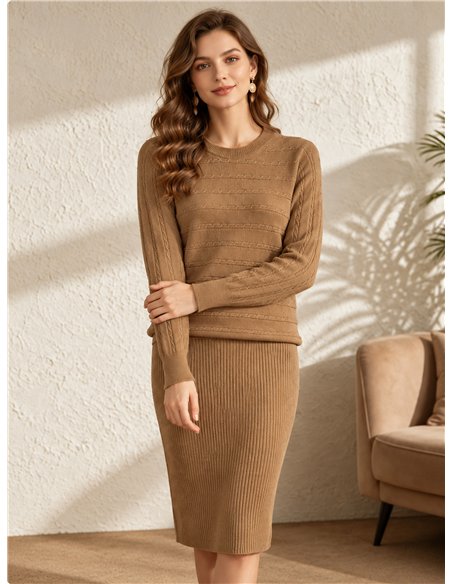 Conjunto jersey de punto trenzado y vestido tirante
