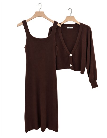 Conjunto de cardigã com botões e vestido sem alças