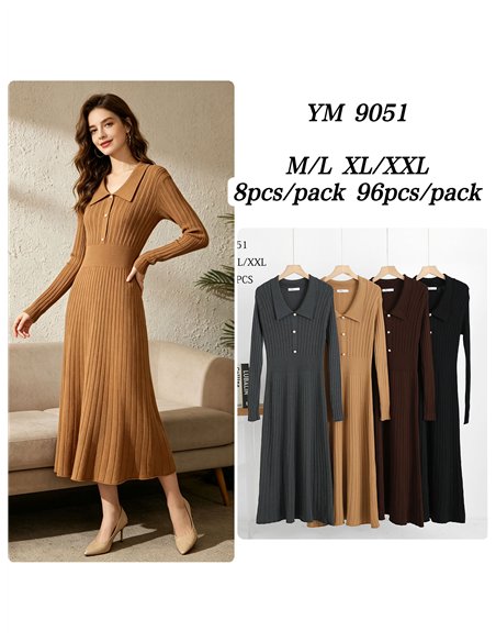 Geripptes Strick-Midikleid mit Rollkragen