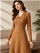 Geripptes Strick-Midikleid mit Rollkragen