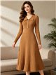 Geripptes Strick-Midikleid mit Rollkragen