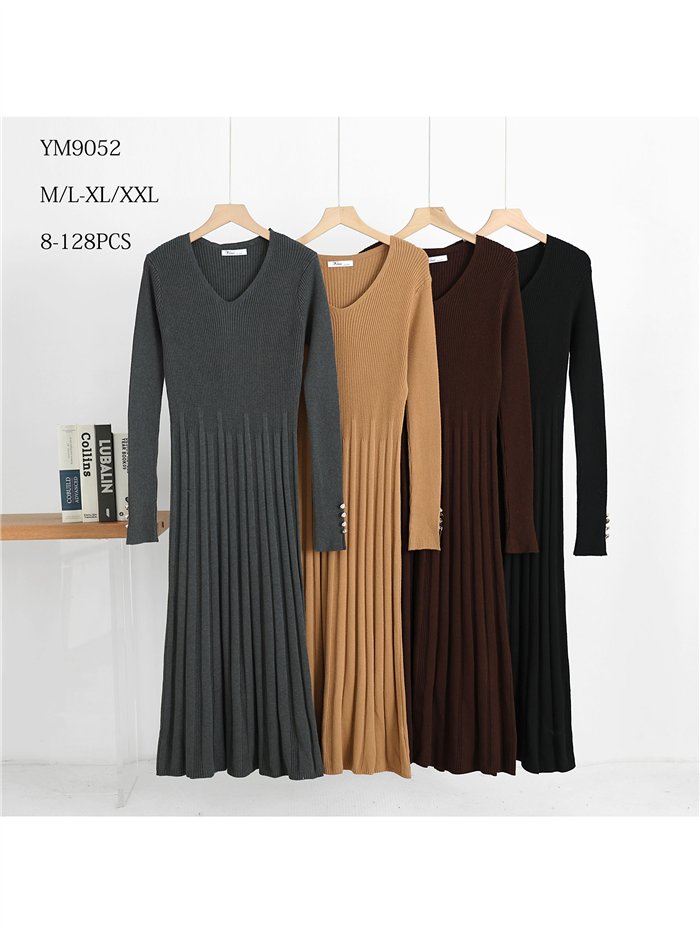 Geripptes Strick-Midikleid mit V-Ausschnitt