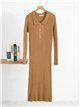 Vestido midi de punto canalé cuello polo