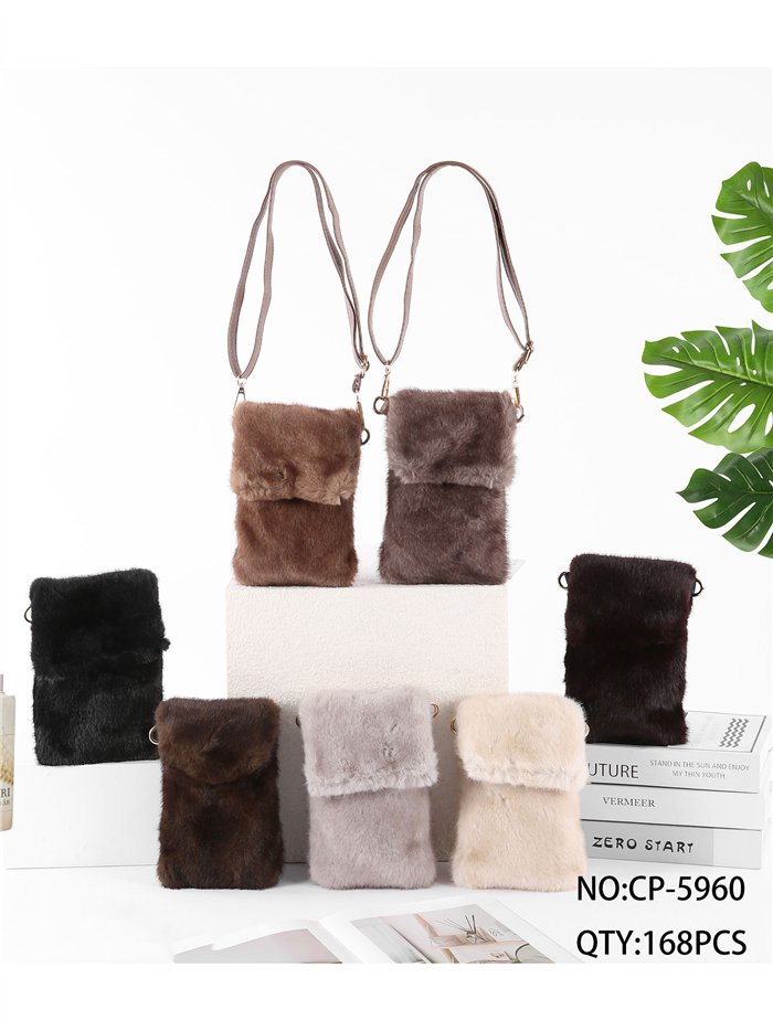 Bolso bandolera móvil de pelo con solapa