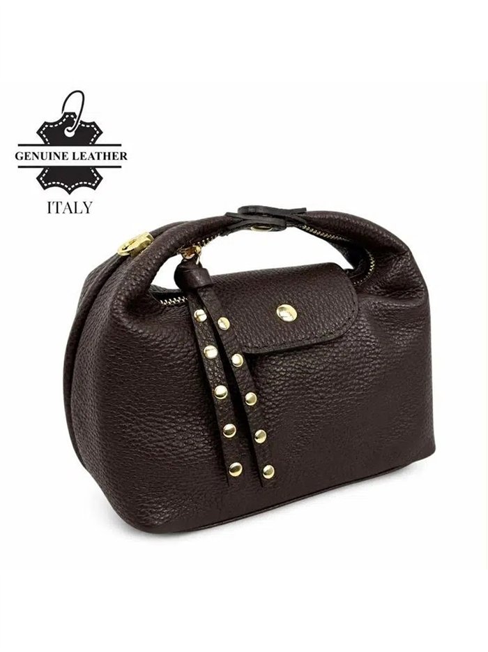 Bolso de mano de piel con tachuelas