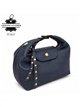 Bolso de mano de piel con tachuelas