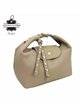 Bolso de mano de piel con tachuelas
