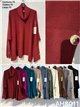 Suéter plus size com gola dobrável e mangas com botões.