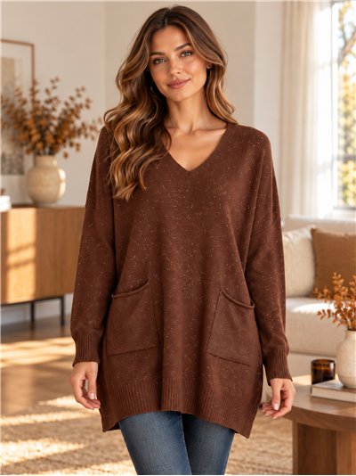 Suéter oversized com decote em V, lantejoulas e bolsos.
